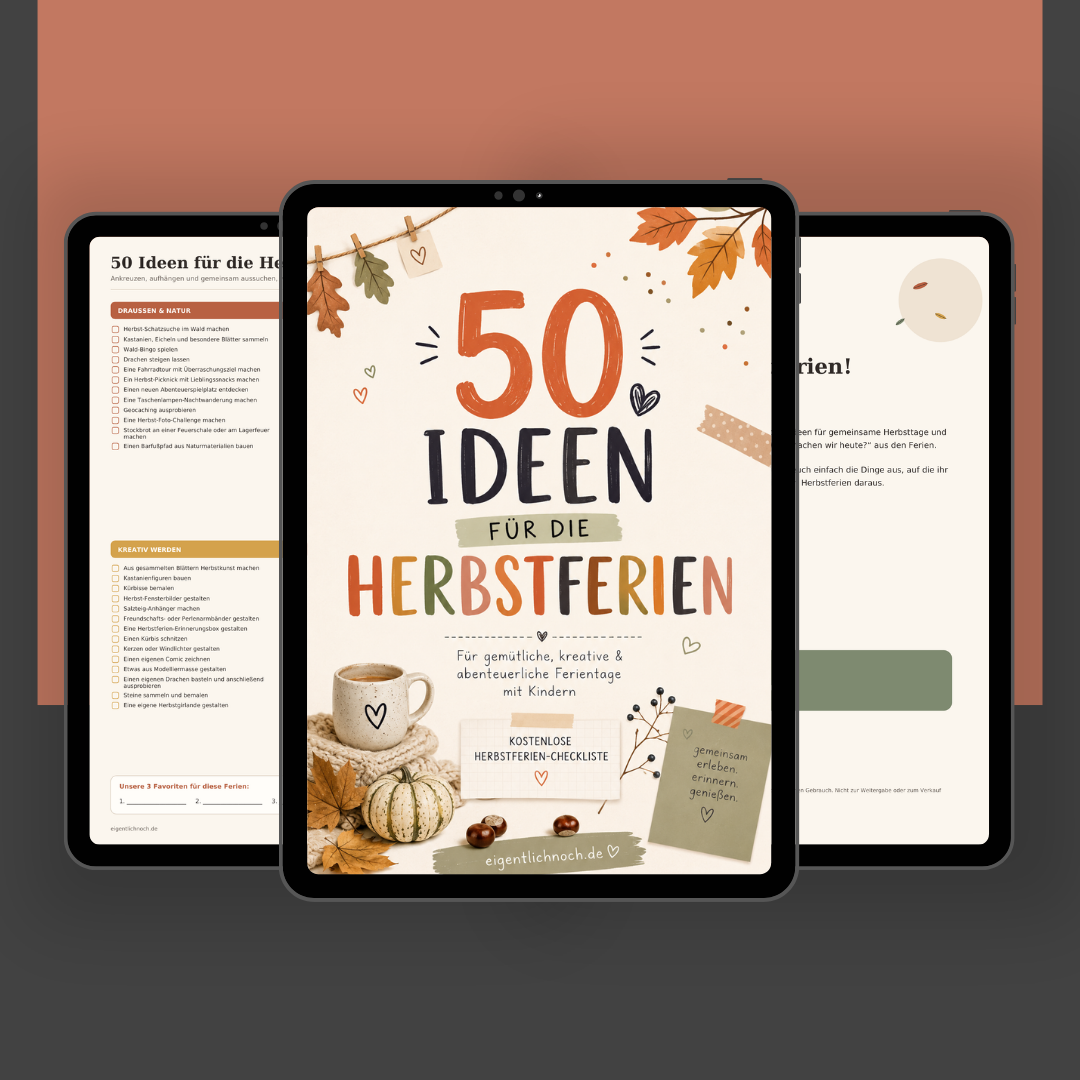 Dreiteiliges Tablet-Mockup der kostenlosen Checkliste mit 50 Ideen für die Herbstferien